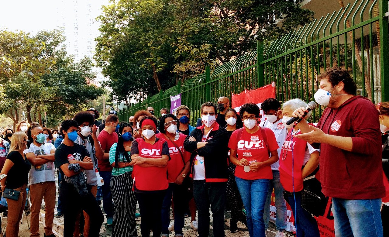 Ato em frente da Câmara Municipal de São Paulo 02