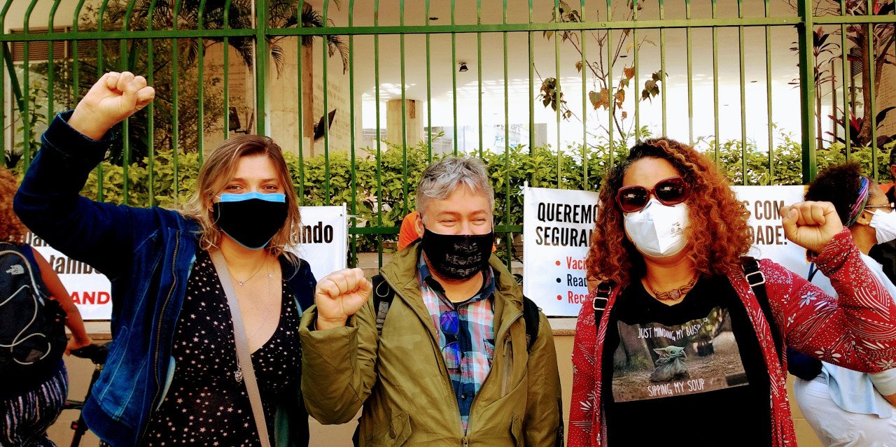 Luciene e Jaelson no Ato em frente da Câmara Municipal de São Paulo