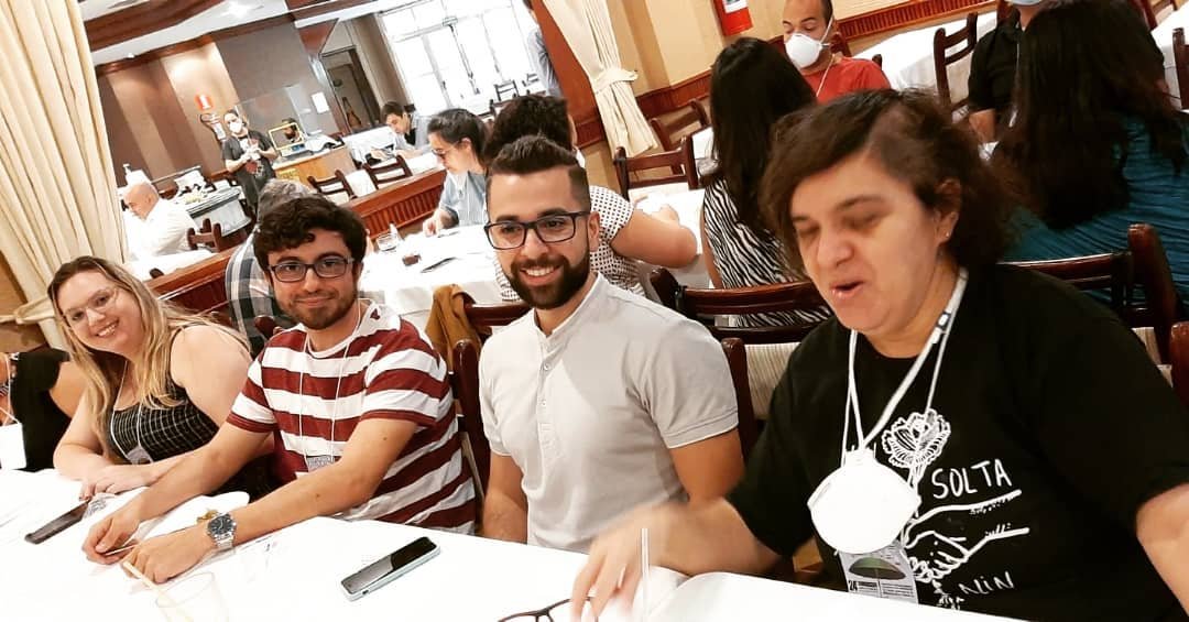 RENOVA SINESP no intervalo do Congresso: Ivanete, Caio e Ana Paula entre outros colegas.